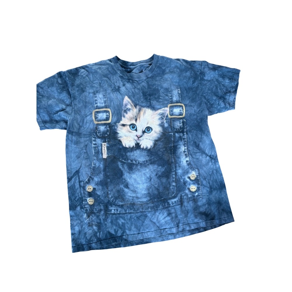 The Mountain kitten in my pocket graphic t-shirt